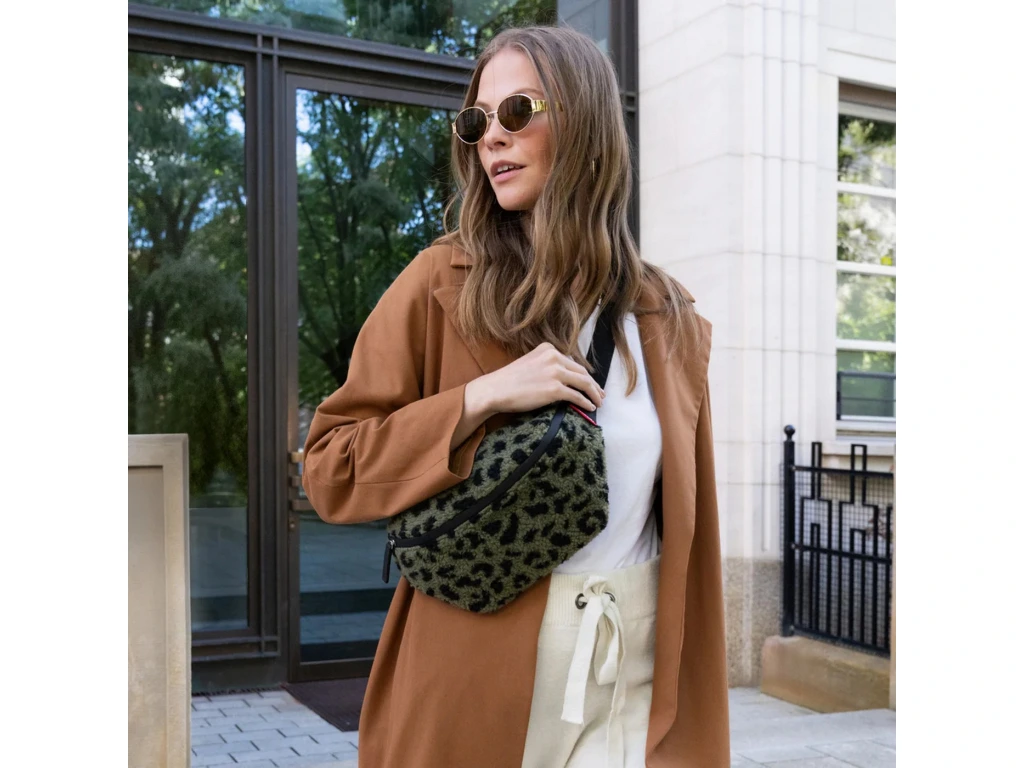 Taška na opasek Reisenthel Beltbag teddy leo olive - Obrázek 7