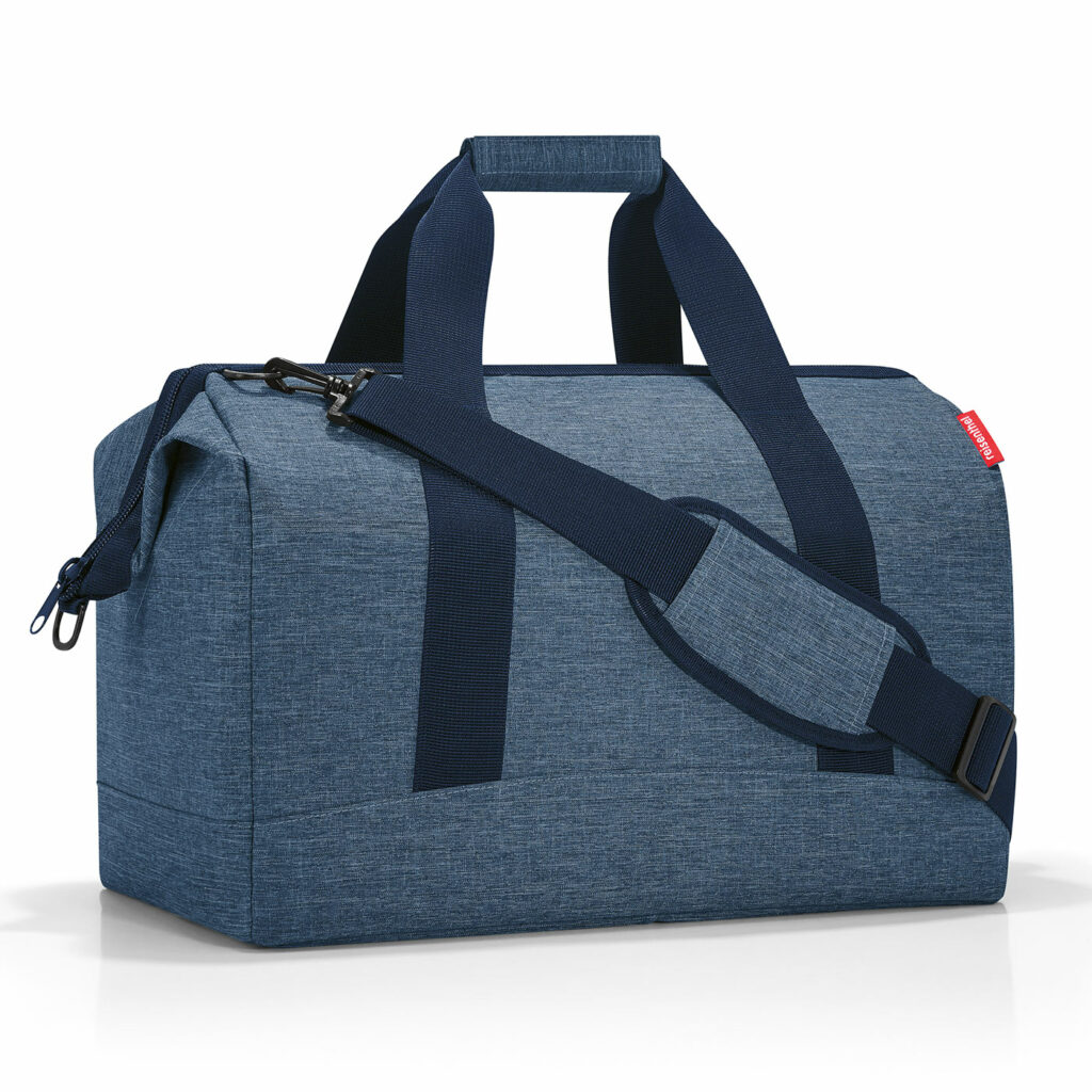 Cestovní taška Reisenthel Allrounder L twist blue | 32 l | modrá | Twist blue | 48x29xV.39,5 cm | Reisenthel | v ruce, přes rameno