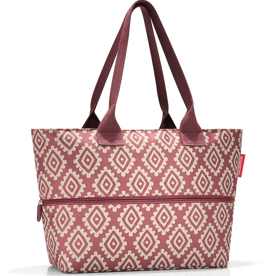 Taška Reisenthel Shopper E1 diamonds rouge | 12l / 18l | červená | Diamonds rouge | 50x26,5x16,5 cm / 50x35,5x16,5 cm | Reisenthel | v ruce, přes rameno