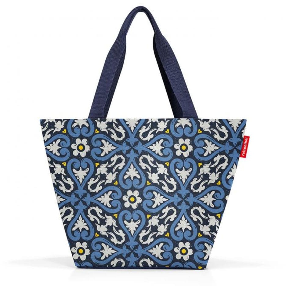 Taška Reisenthel Shopper M floral 1 | 15 l | modrá | Floral 1 | 51x26xV.30,5 cm | Reisenthel | v ruce, přes rameno