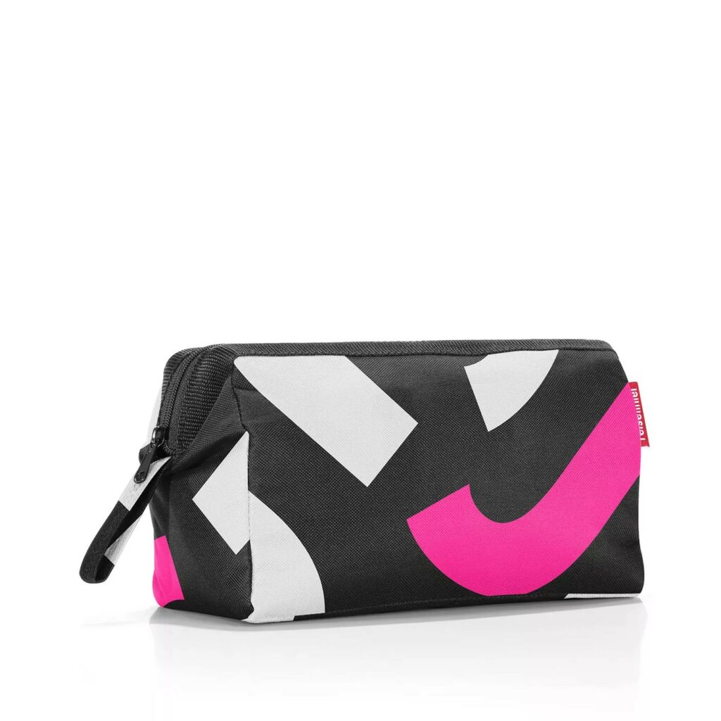 Kosmetická taška Reisenthel Travelcosmetic signature bold pink | 4 l | vícebarevná | Signature bold pink | 26x13,5xV.18 cm | Reisenthel | v ruce