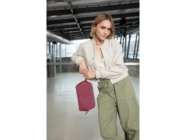 Kosmetická taška Reisenthel Travelcosmetic twist maroon - Obrázek 8